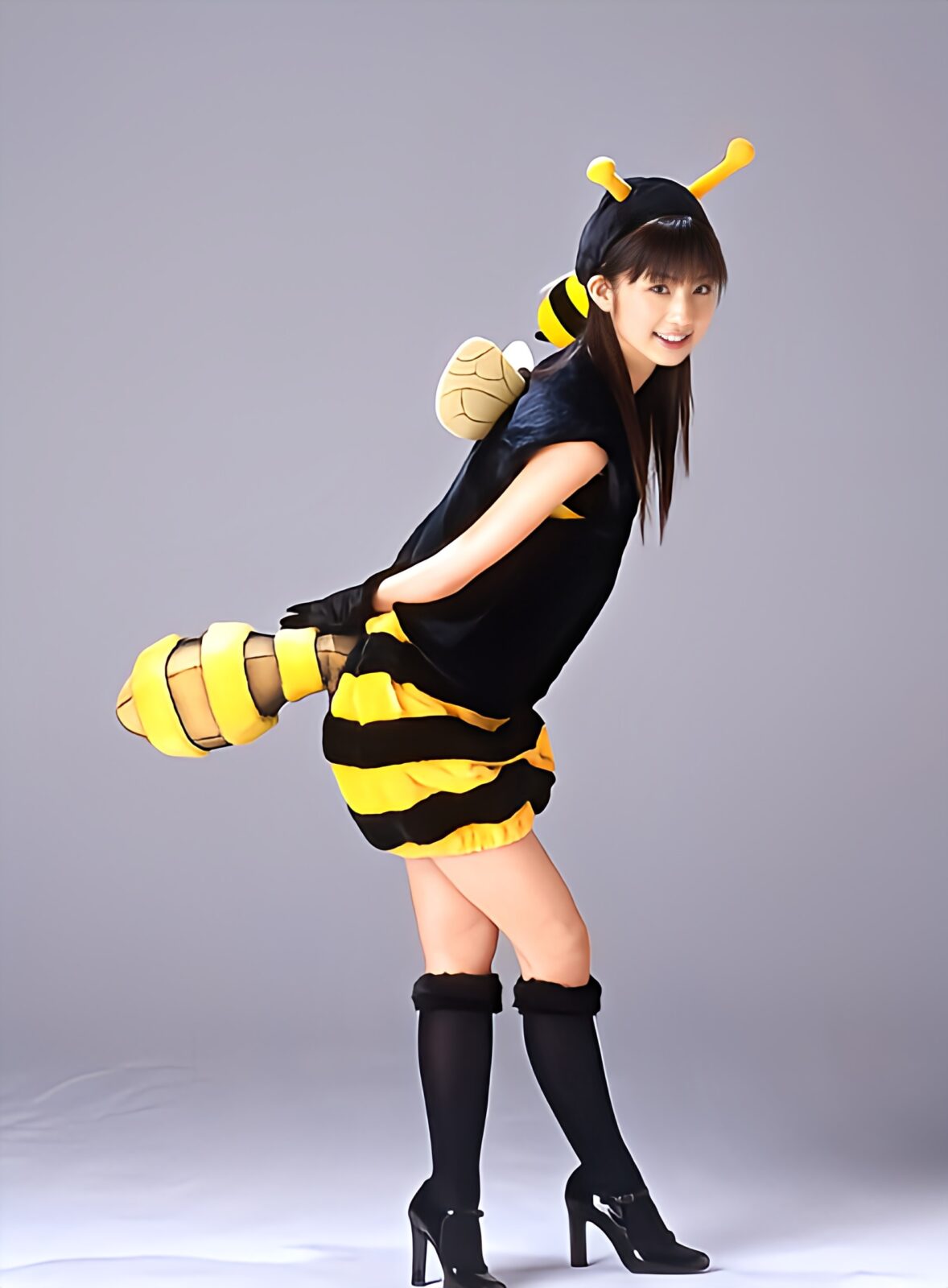 立っている女性