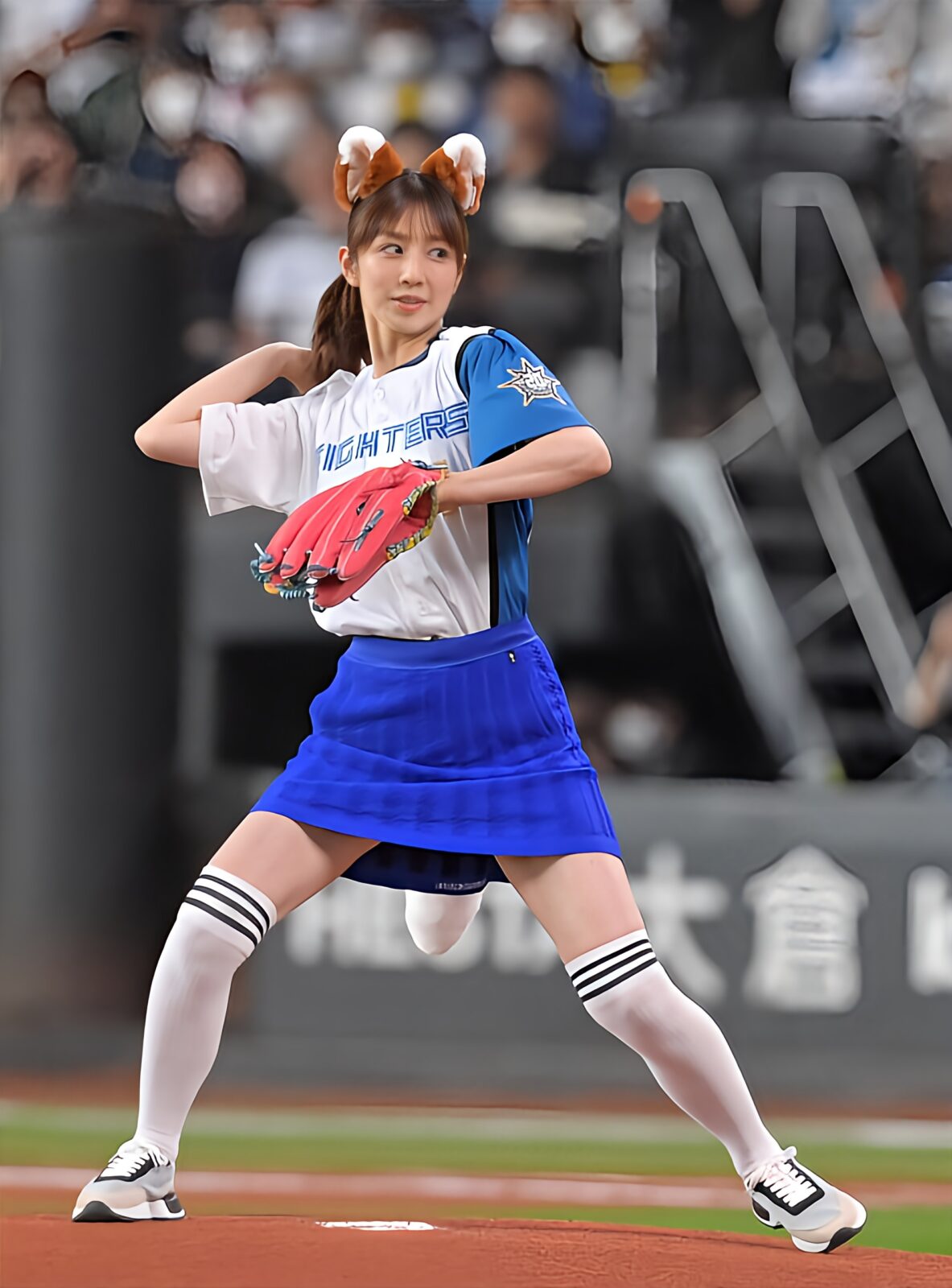 ボールを投げている女性